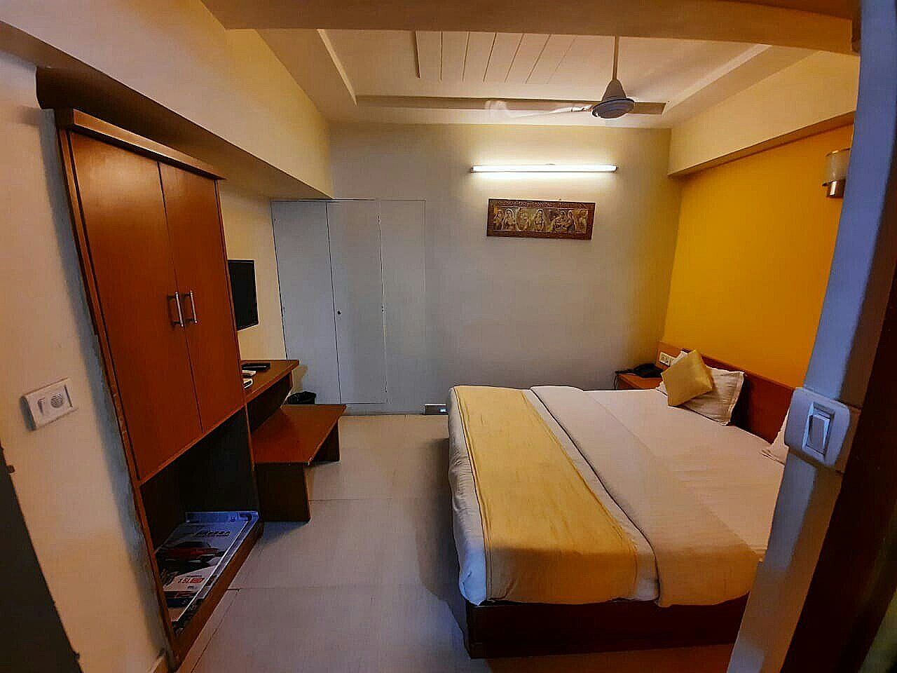 Hotel Campus Deluxe Room 3