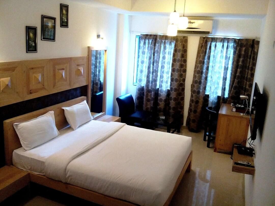 Hotel Stonarc Deluxe Room (Queen Bed or Twin Bed) 6