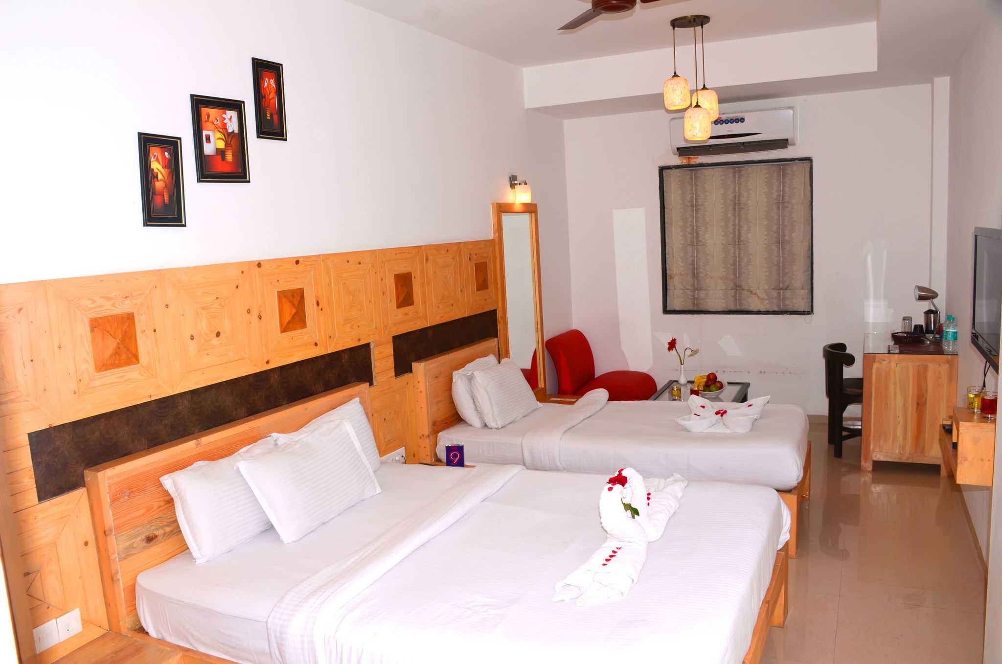 Deluxe Room (Queen Bed or Twin Bed)