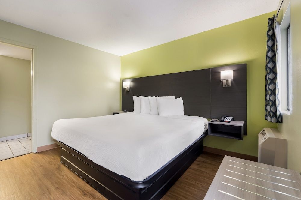 Standard Room, 1 King Bed, Accessible, Refrigerator & Microwave (Refrigerator & Microwave)