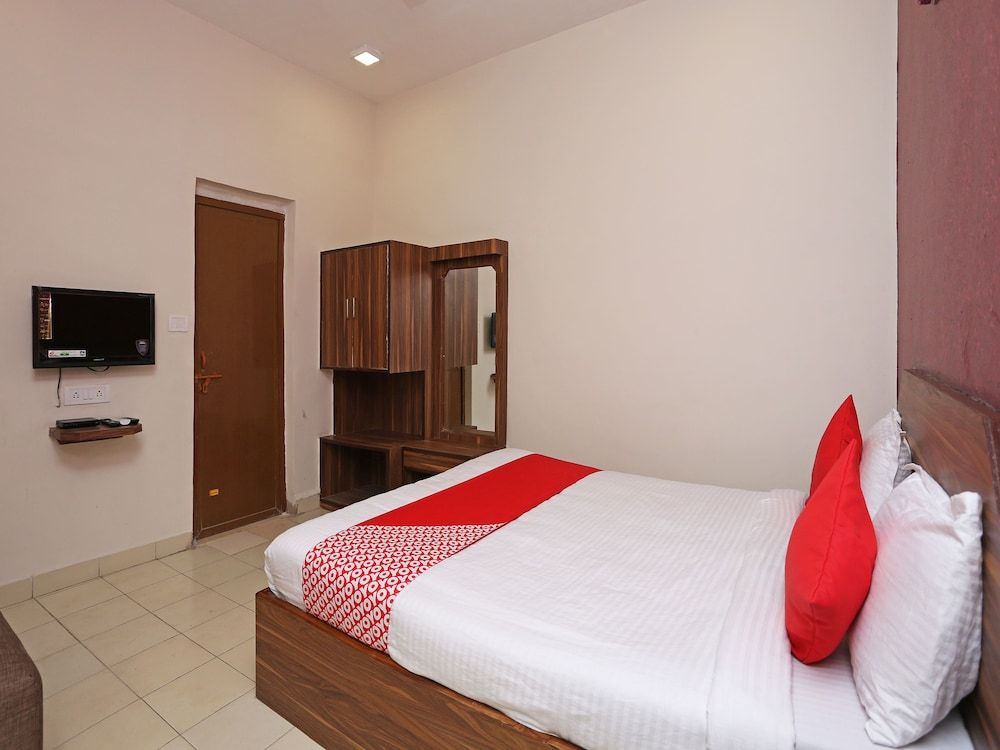 OYO 7859 Hotel Gurukripa