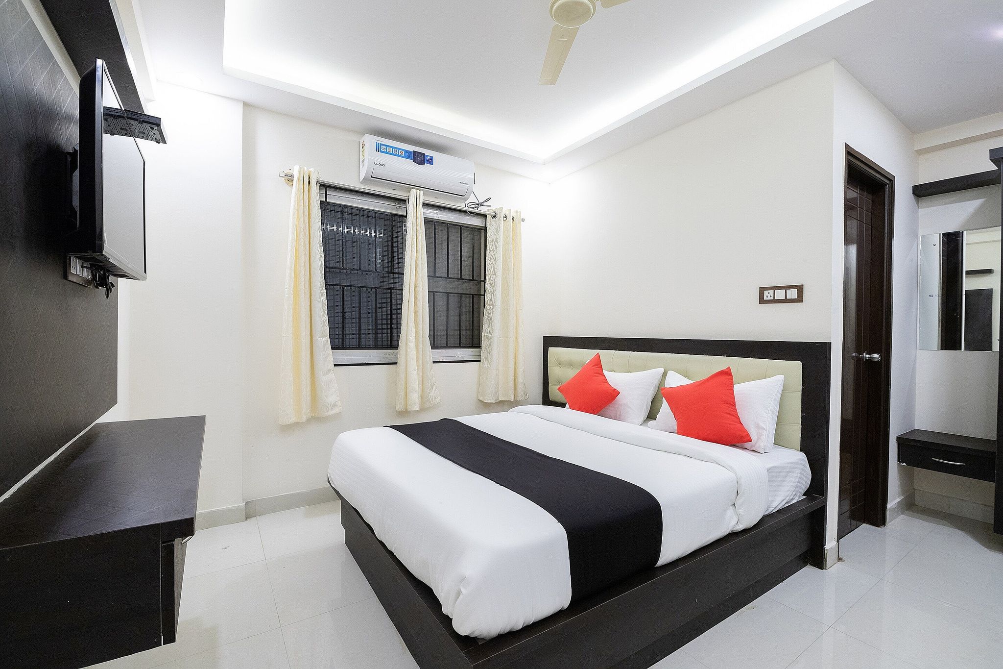 Super Capital O Regal suites Classic Room 18