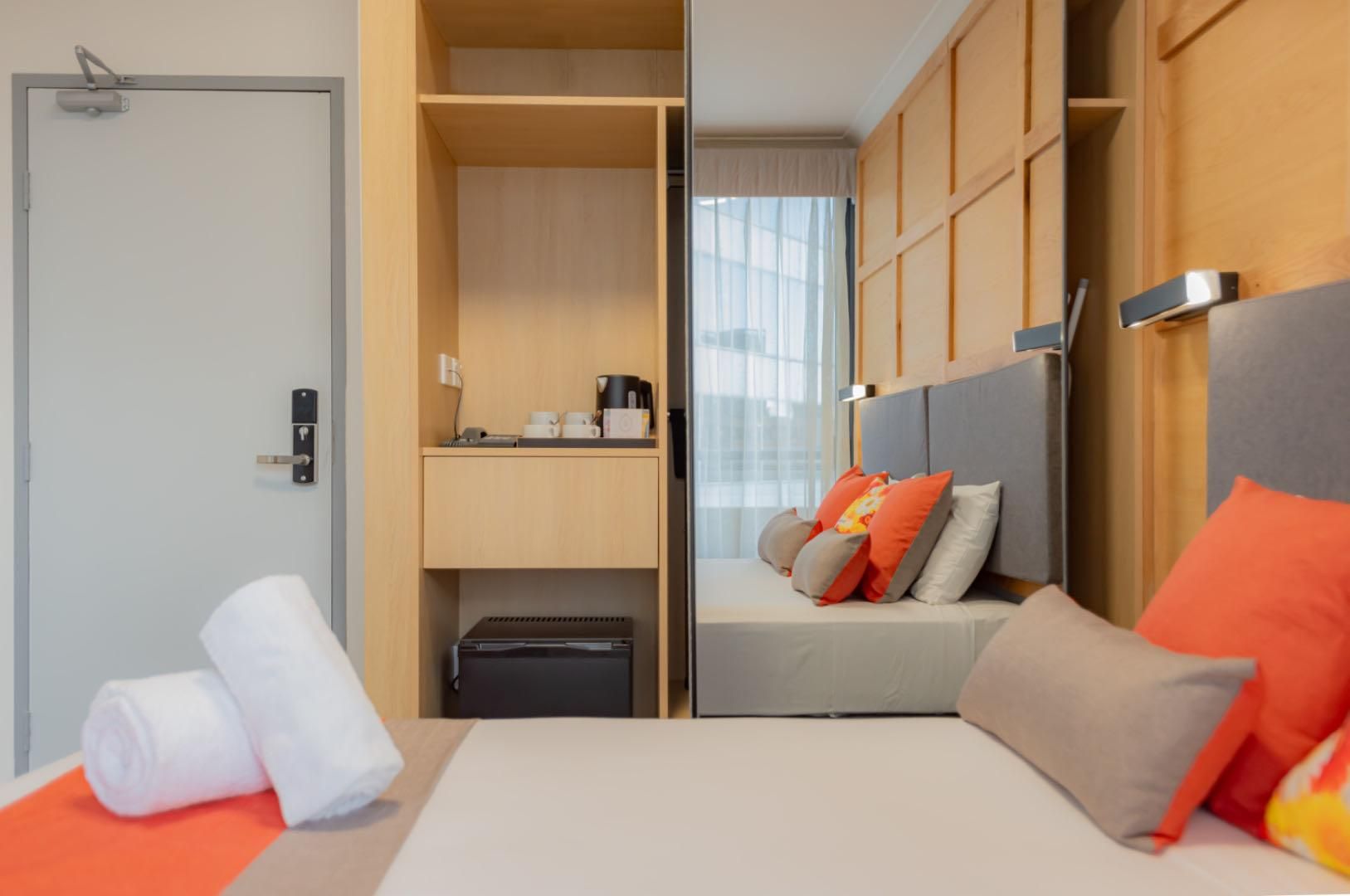 YEHS Hotel Sydney Harbour Suites Standard Queen Room - No Kitchenette and No Washing Machine 3