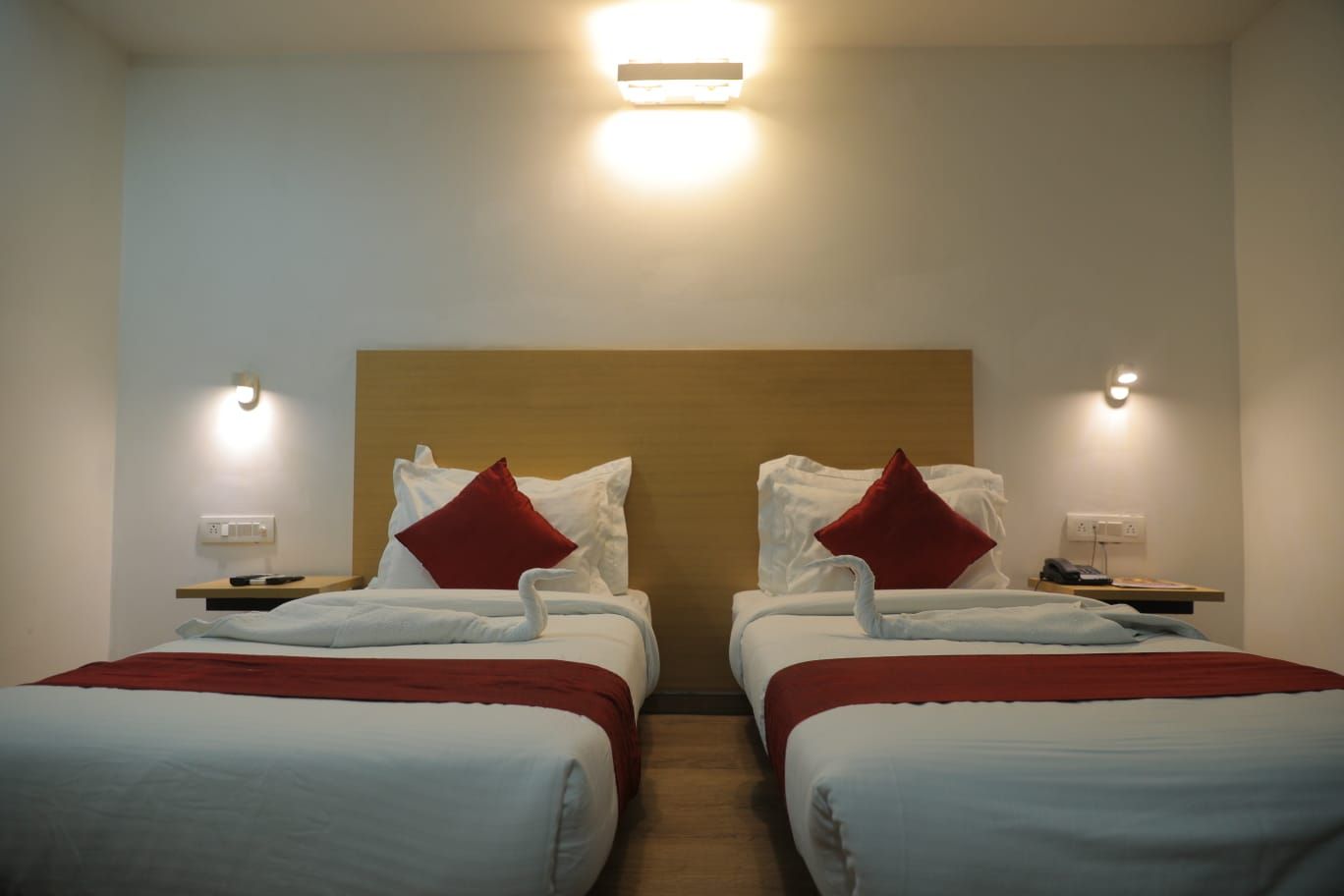Hotel Aarkay Palace Noida Deluxe Twin Room 3