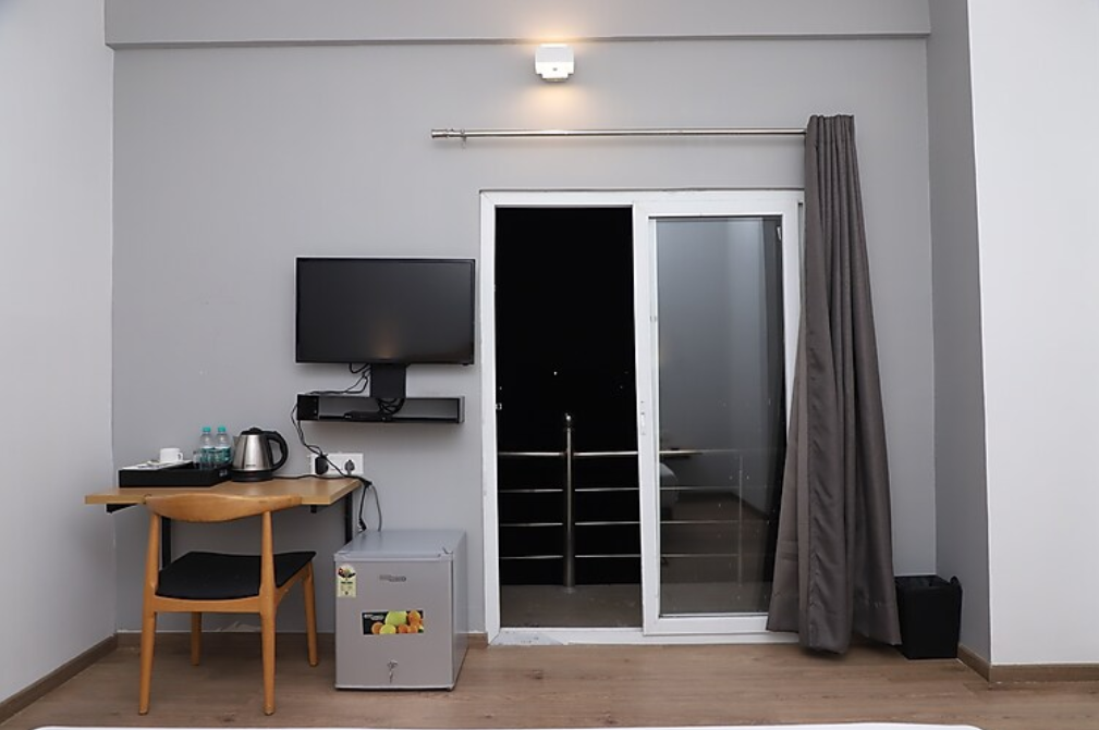 Hotel Aarkay Palace Noida Deluxe Twin Room 5