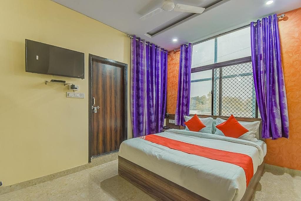 Hotel O Royal Blue Classic Room