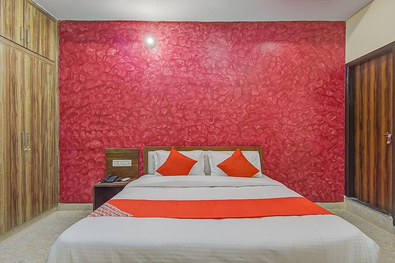 Hotel O Royal Blue Classic Room 4