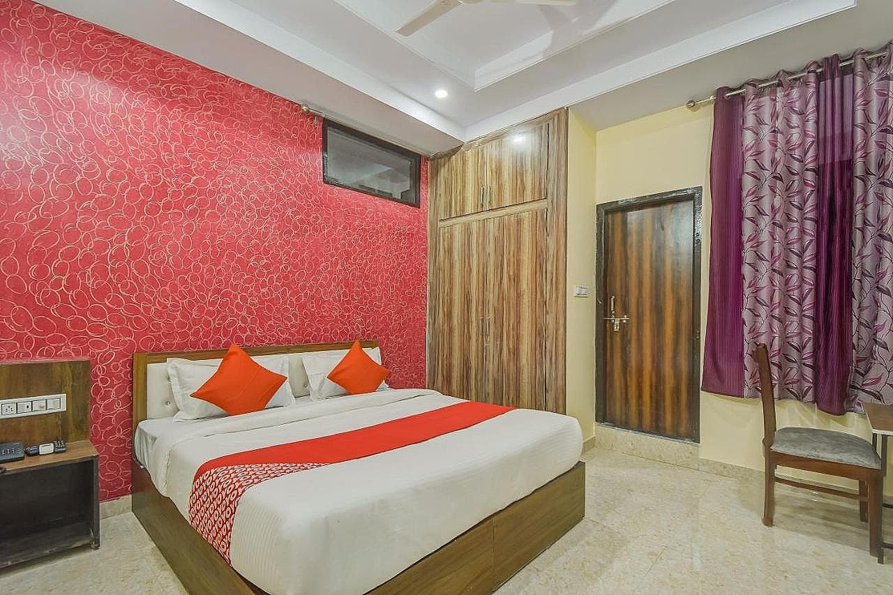 Hotel O Royal Blue Classic Room 3