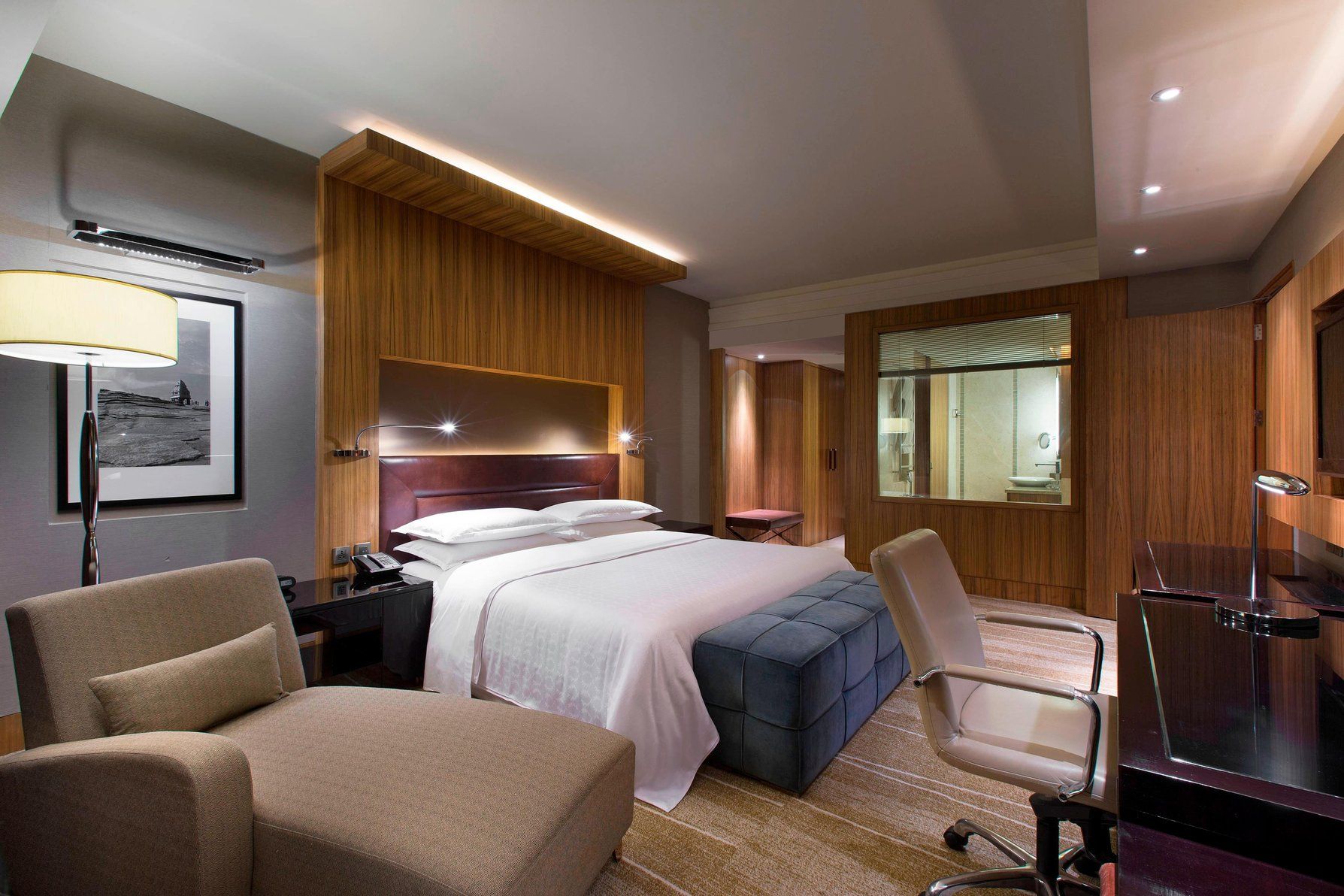 Club lounge access, 1 Bedroom Suite, 1 King