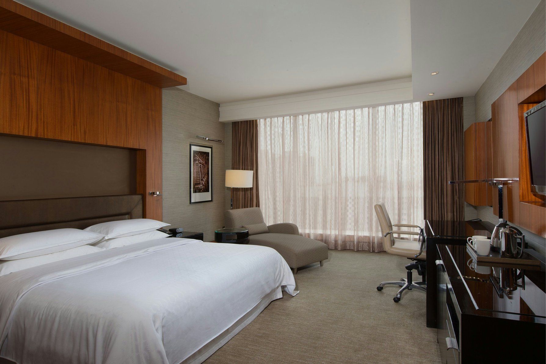 Guest room, 1 King, City view