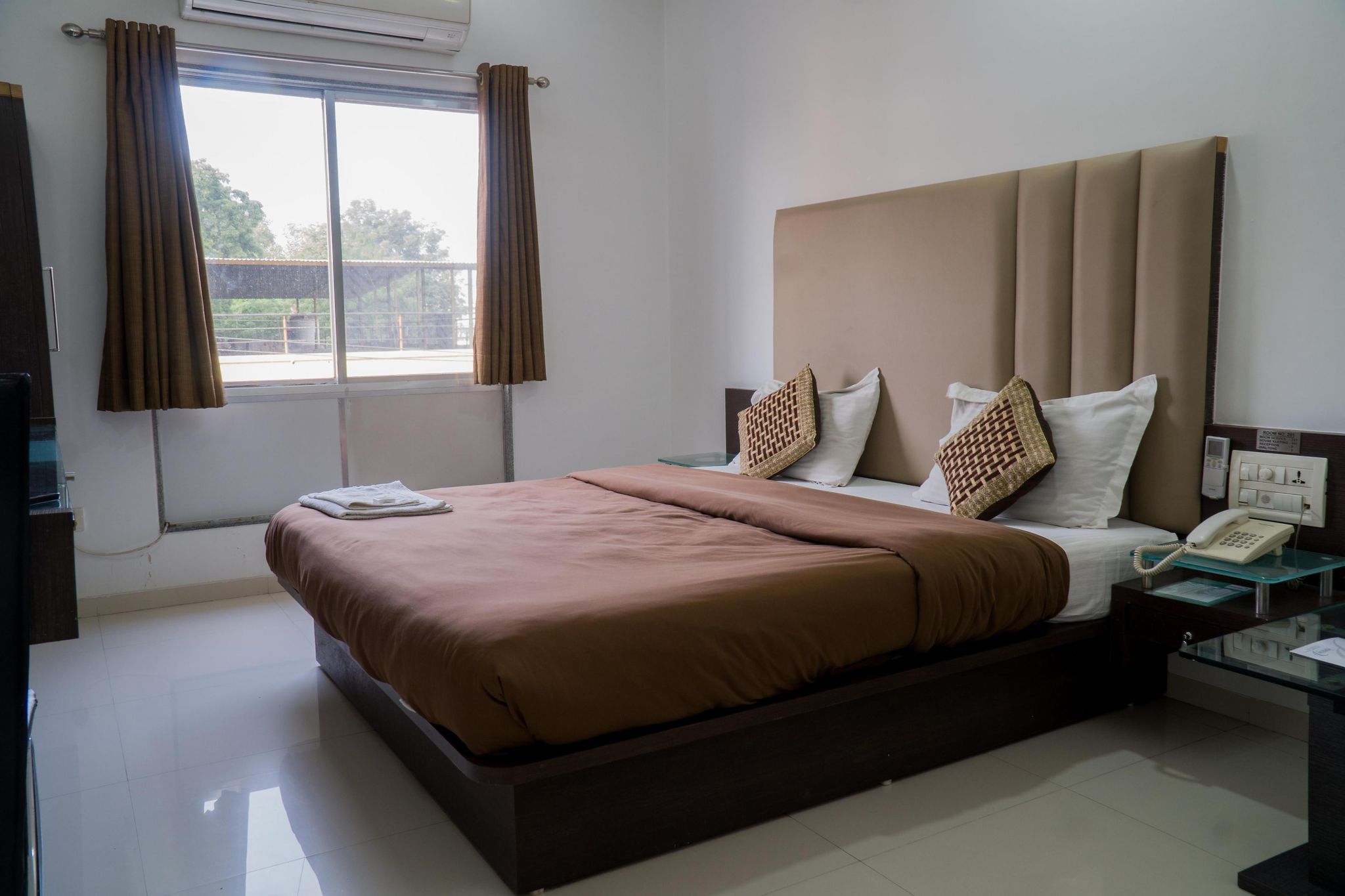 The Horizon Hotel Deluxe Room 3