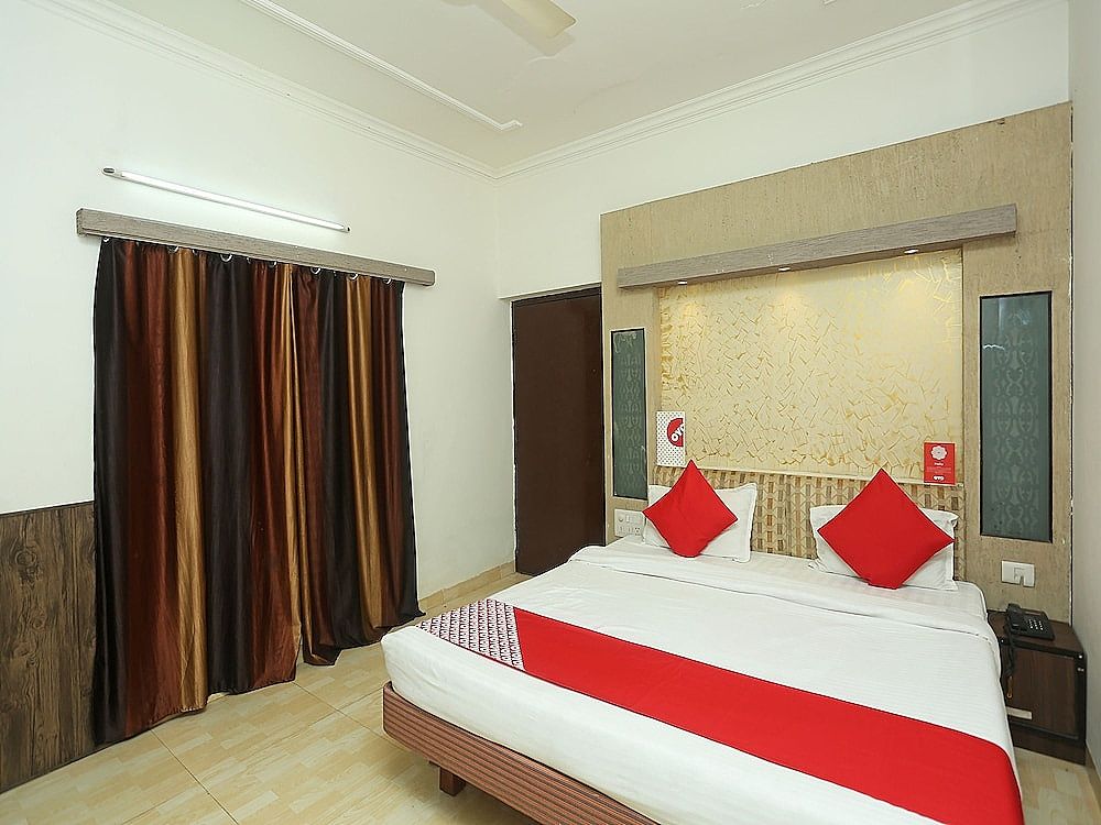 undefined OYO Hotel Sai President 10