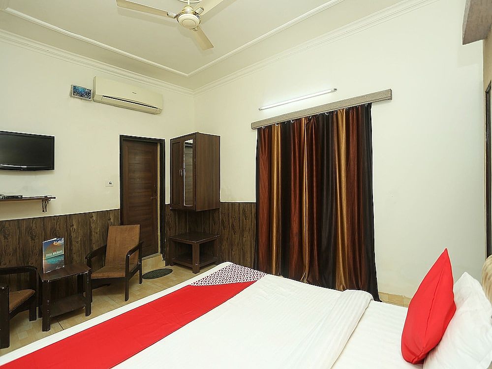undefined OYO Hotel Sai President 8