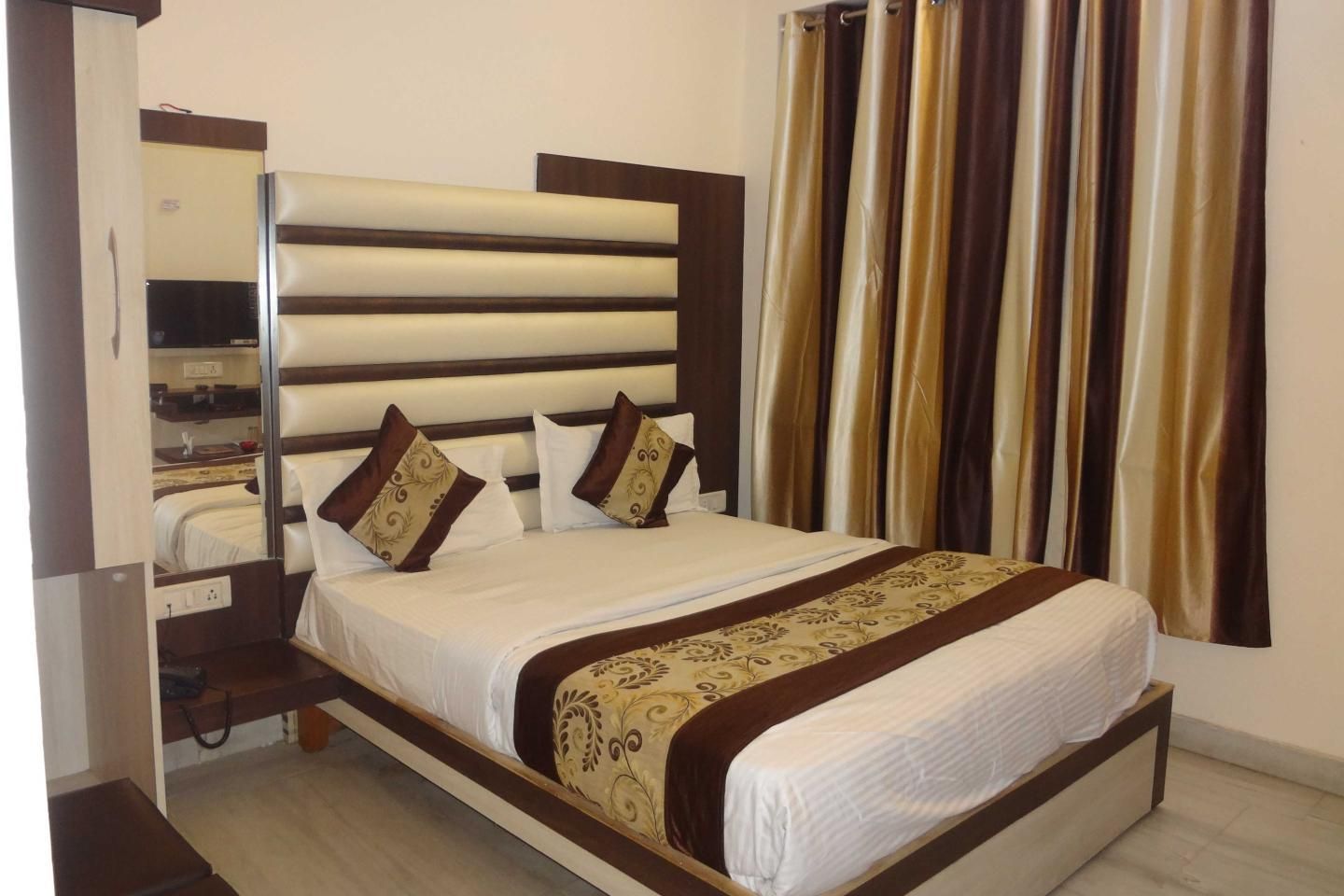 Hotel Mahima Premium Room 11