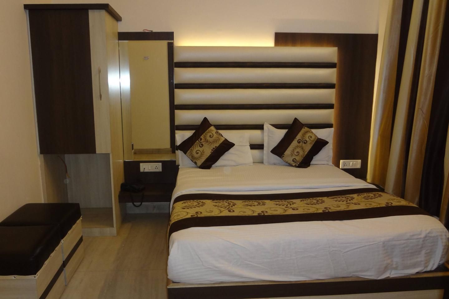Hotel Mahima Premium Room 18