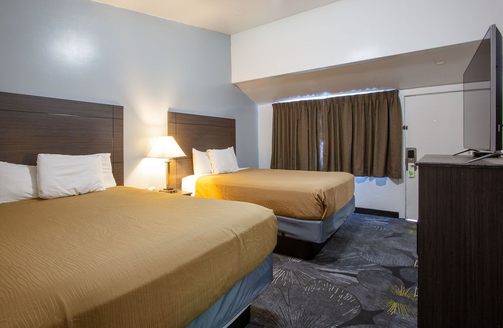 Family Room, 3 Queen Beds, Non Smoking, Refrigerator & Microwave