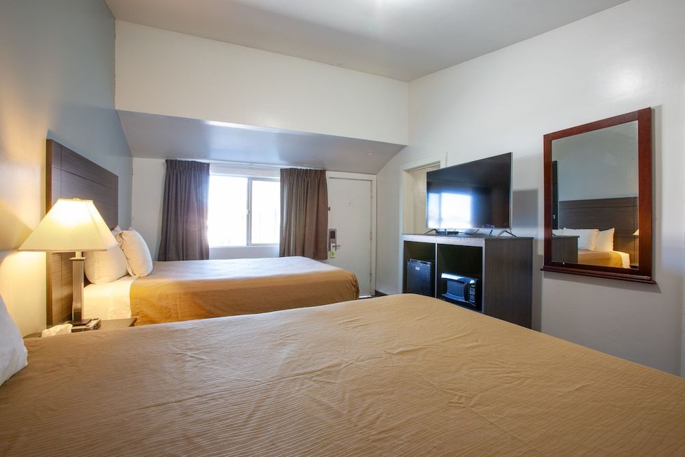 Family Room, 3 Queen Beds, Non Smoking, Refrigerator & Microwave