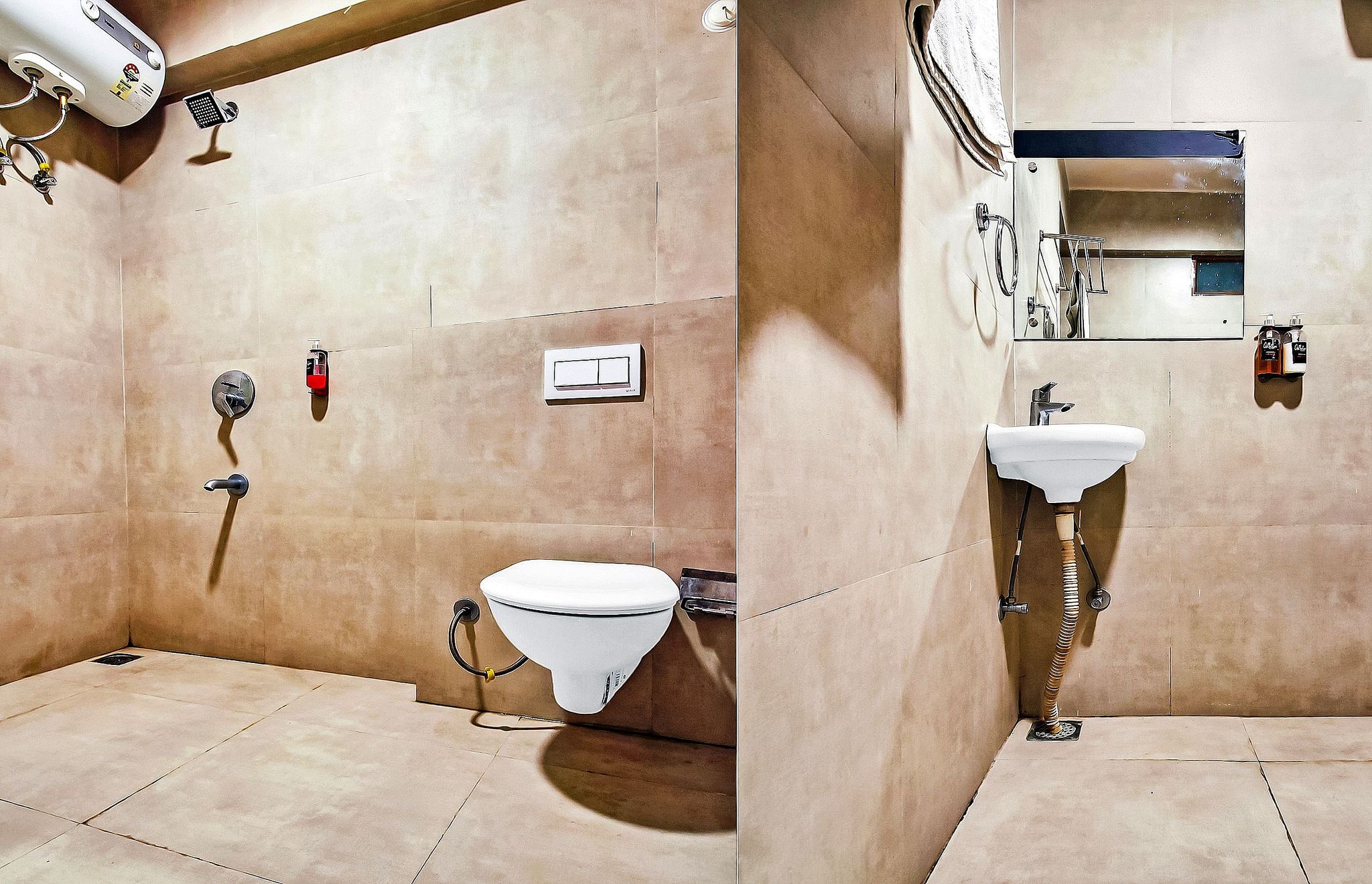 Super Townhouse Viraj Khand Formerly Veridian Inn Classic Room 11