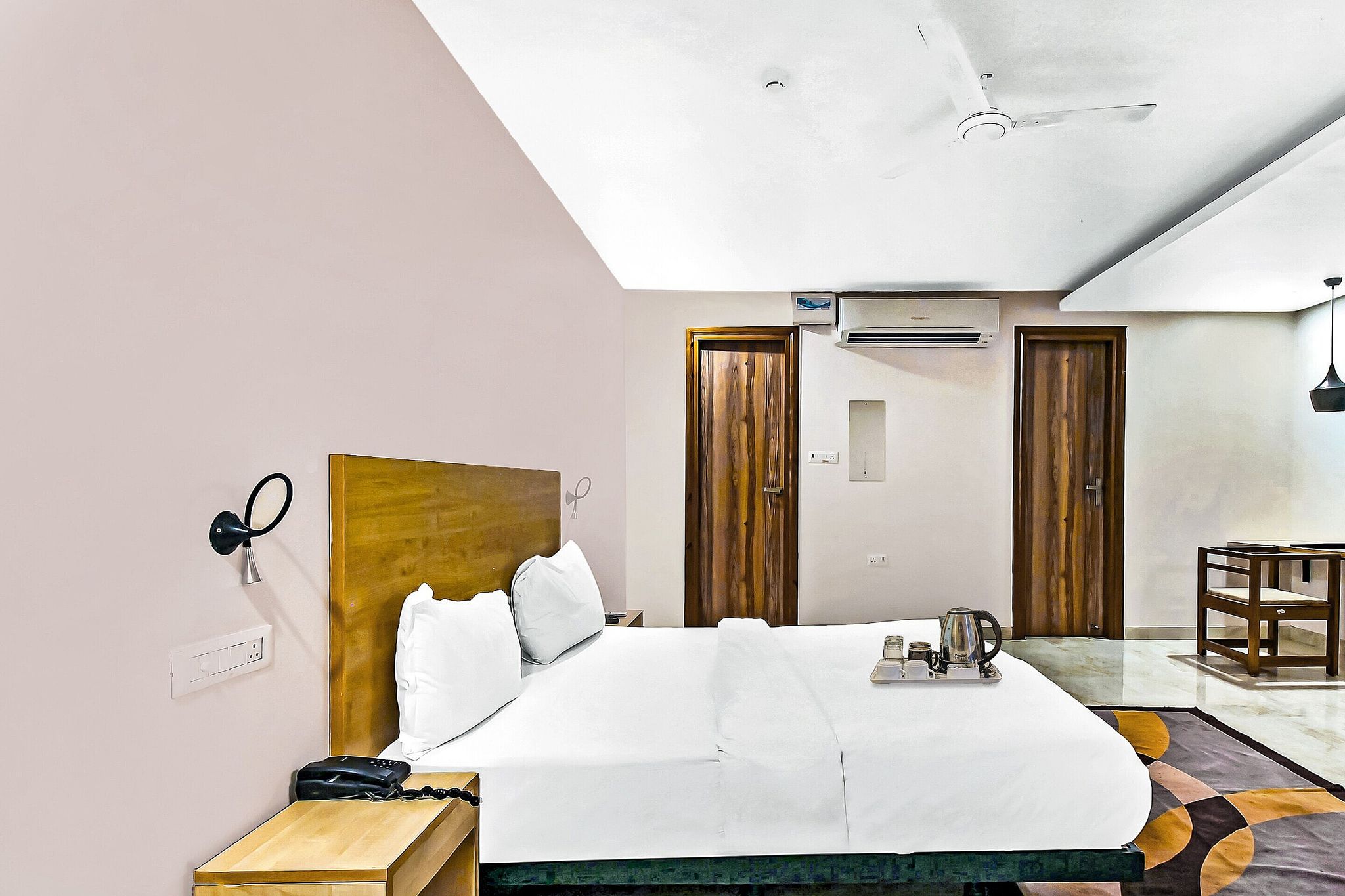 Super Townhouse Viraj Khand Formerly Veridian Inn Classic Room 2