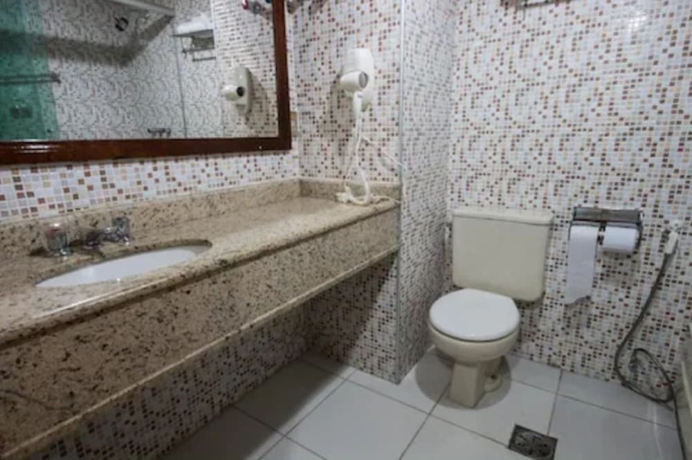 Taj Mahal Continental Hotel Standard Quadruple Room 5