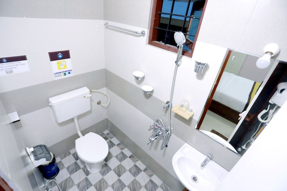 Base9 Airport Hotel Deluxe Single Room 17