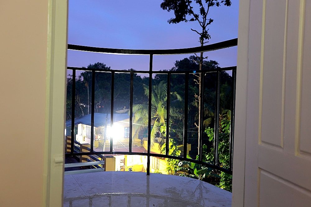 Base9 Airport Hotel Deluxe Single Room 11