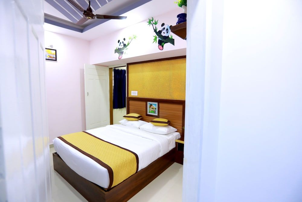 Base9 Airport Hotel Deluxe Single Room 5