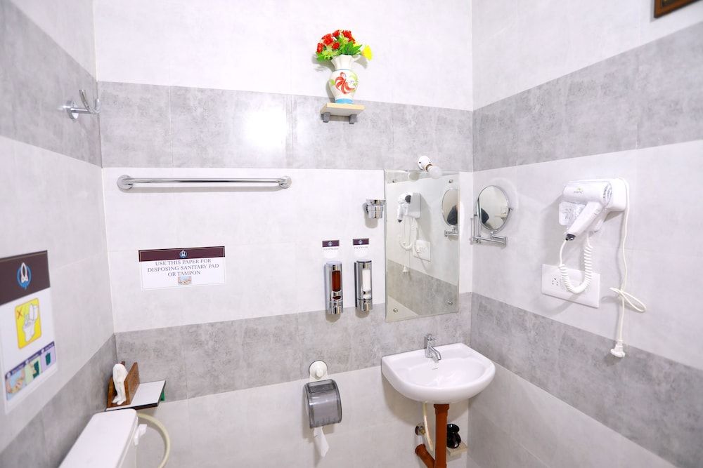 Base9 Airport Hotel Deluxe Single Room 19