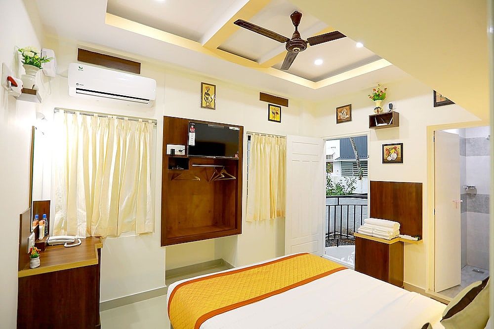 Base9 Airport Hotel Deluxe Single Room 8