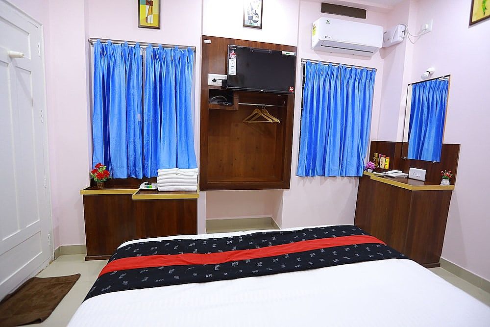 Base9 Airport Hotel Deluxe Single Room 7
