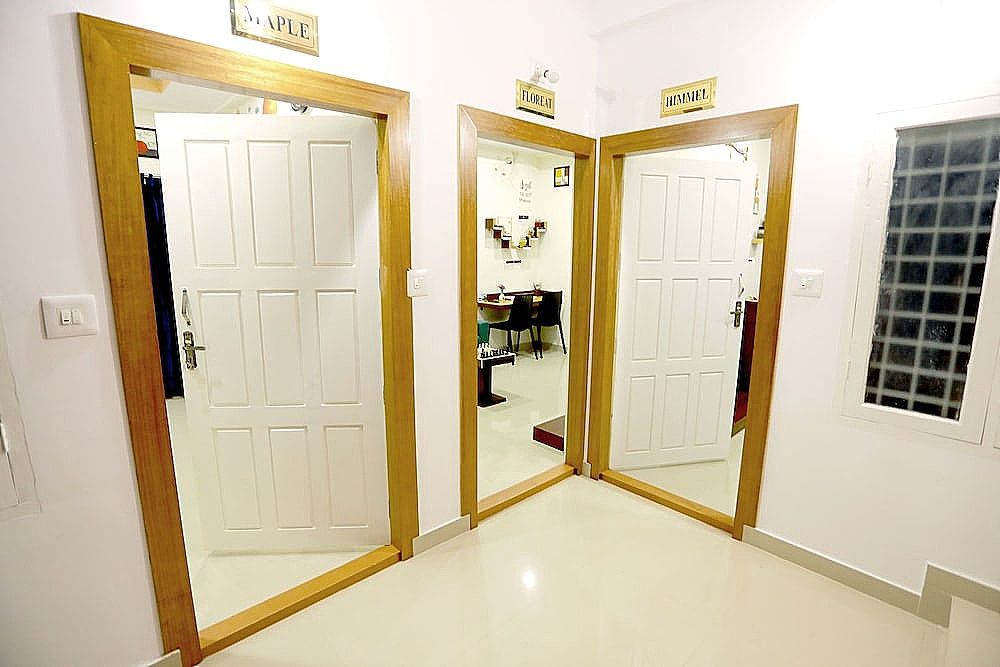 Base9 Airport Hotel Deluxe Single Room 23