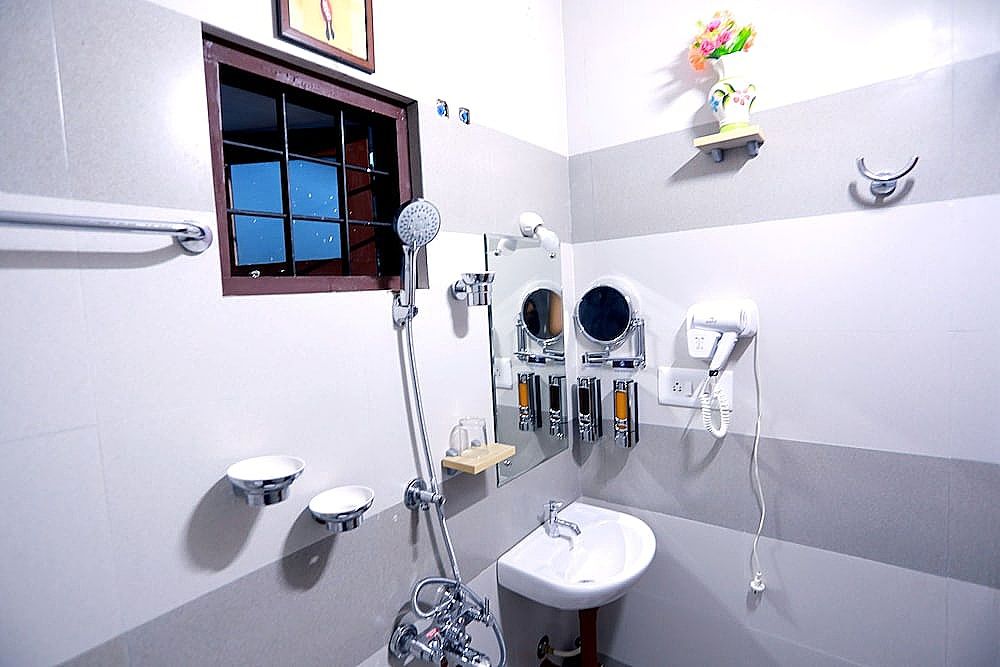 Base9 Airport Hotel Deluxe Single Room 15