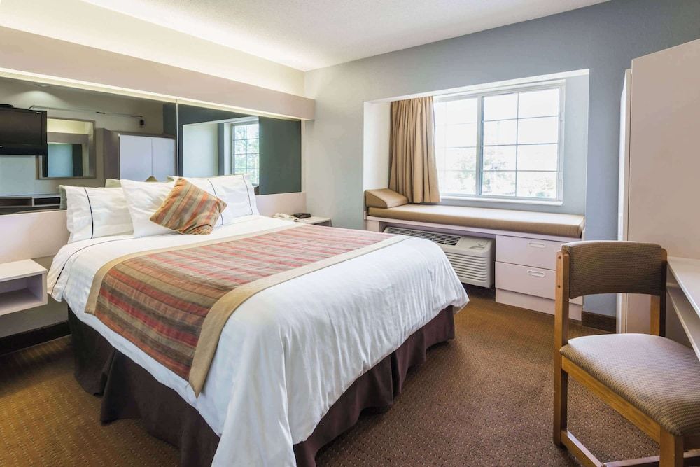 Standard Room, 1 Queen Bed, Non Smoking