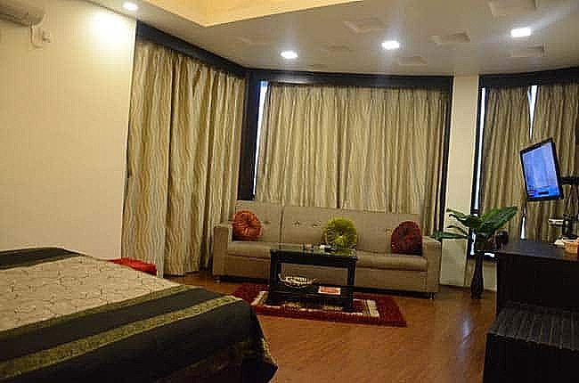 Hotel Pearl Regency Standard Room with Work Desk 2