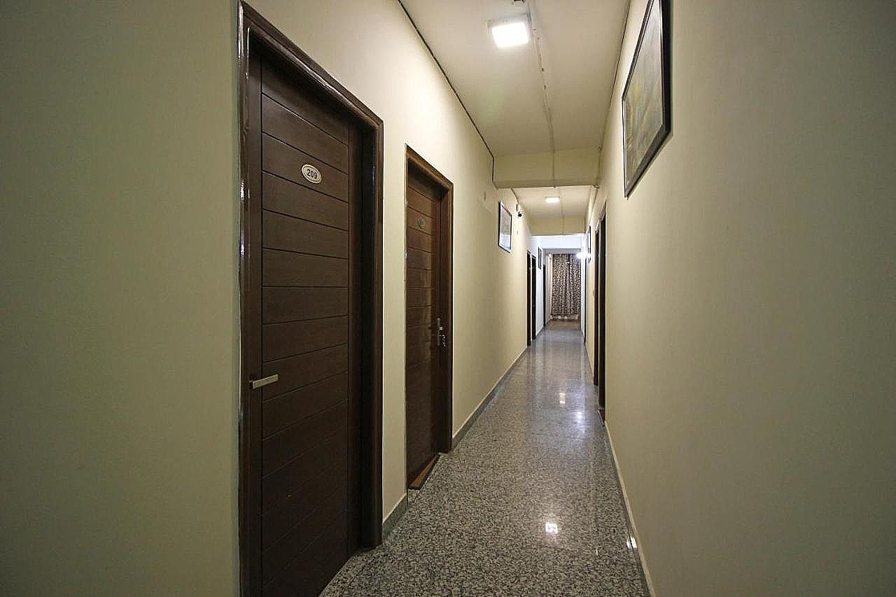 undefined Hotel Metro Star 3