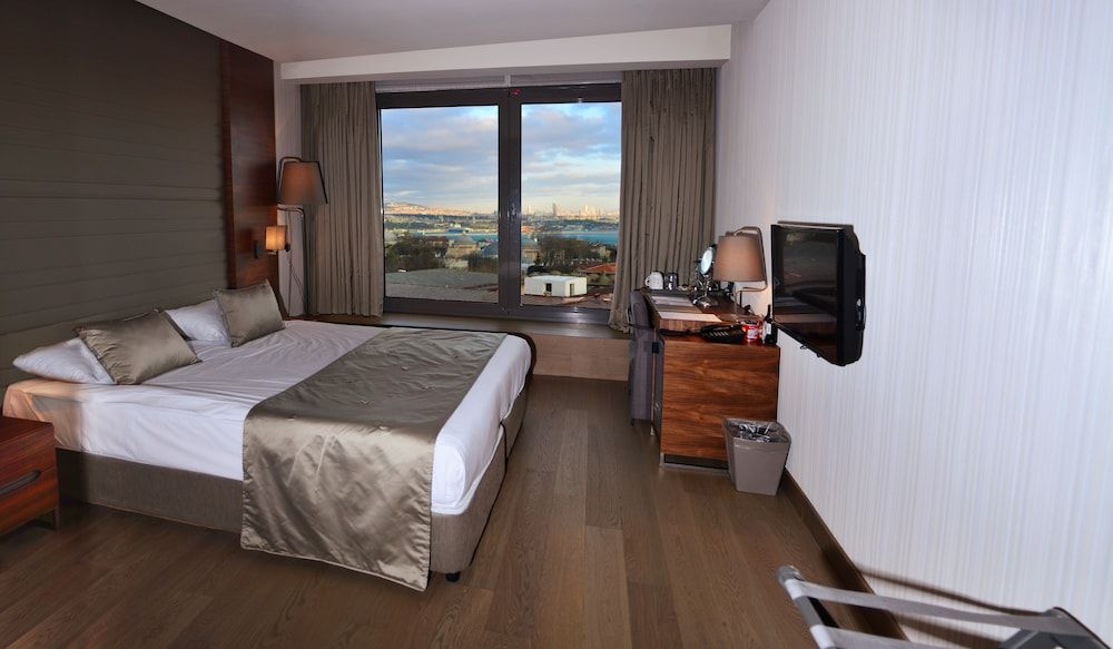 Hotel Arcadia Blue Istanbul Standard Room Sea View 4