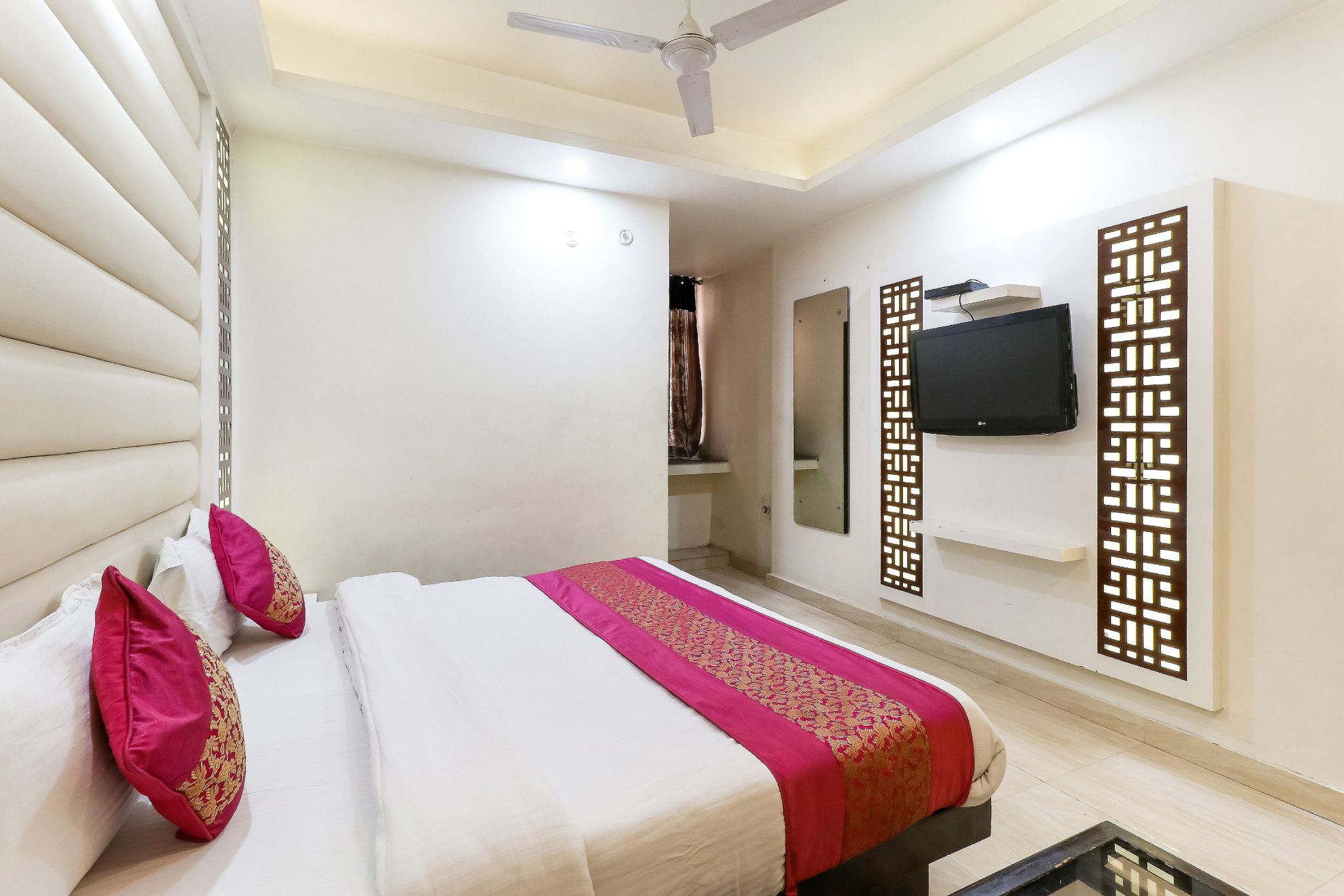 Hotel Suzi International DELUXE DOUBLE BED