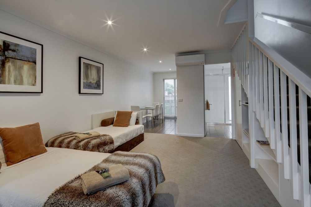 One Bedroom Loft Apartment - 2 Night Stay