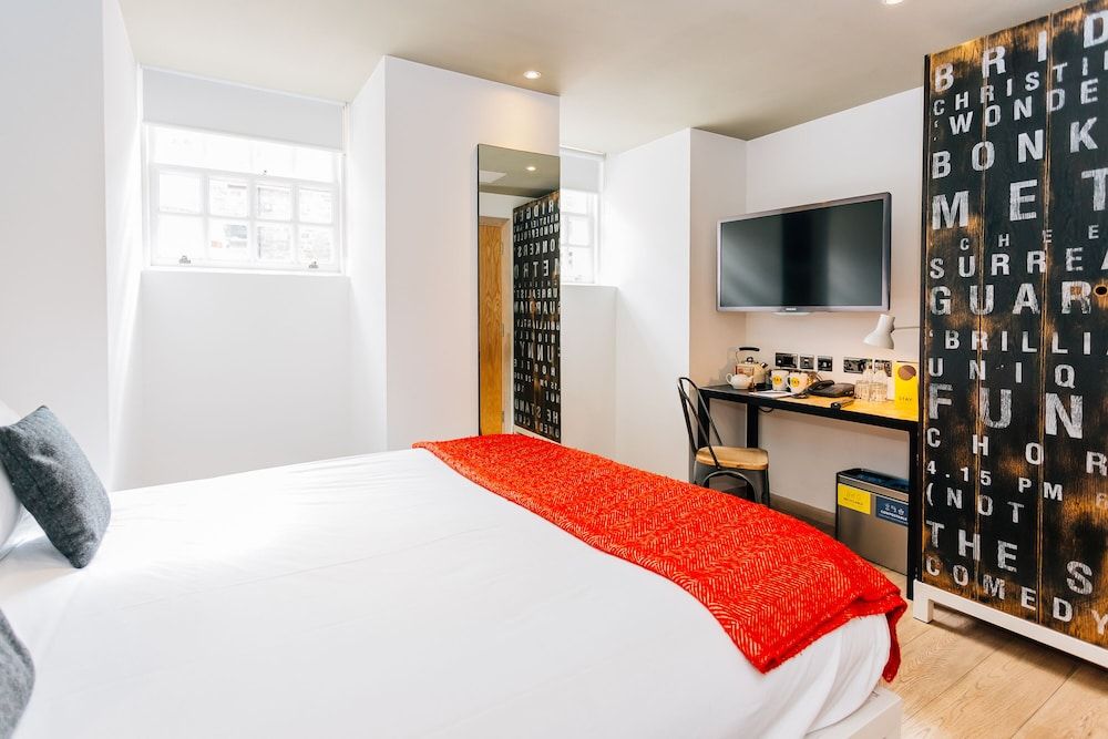 undefined Stay Central 10