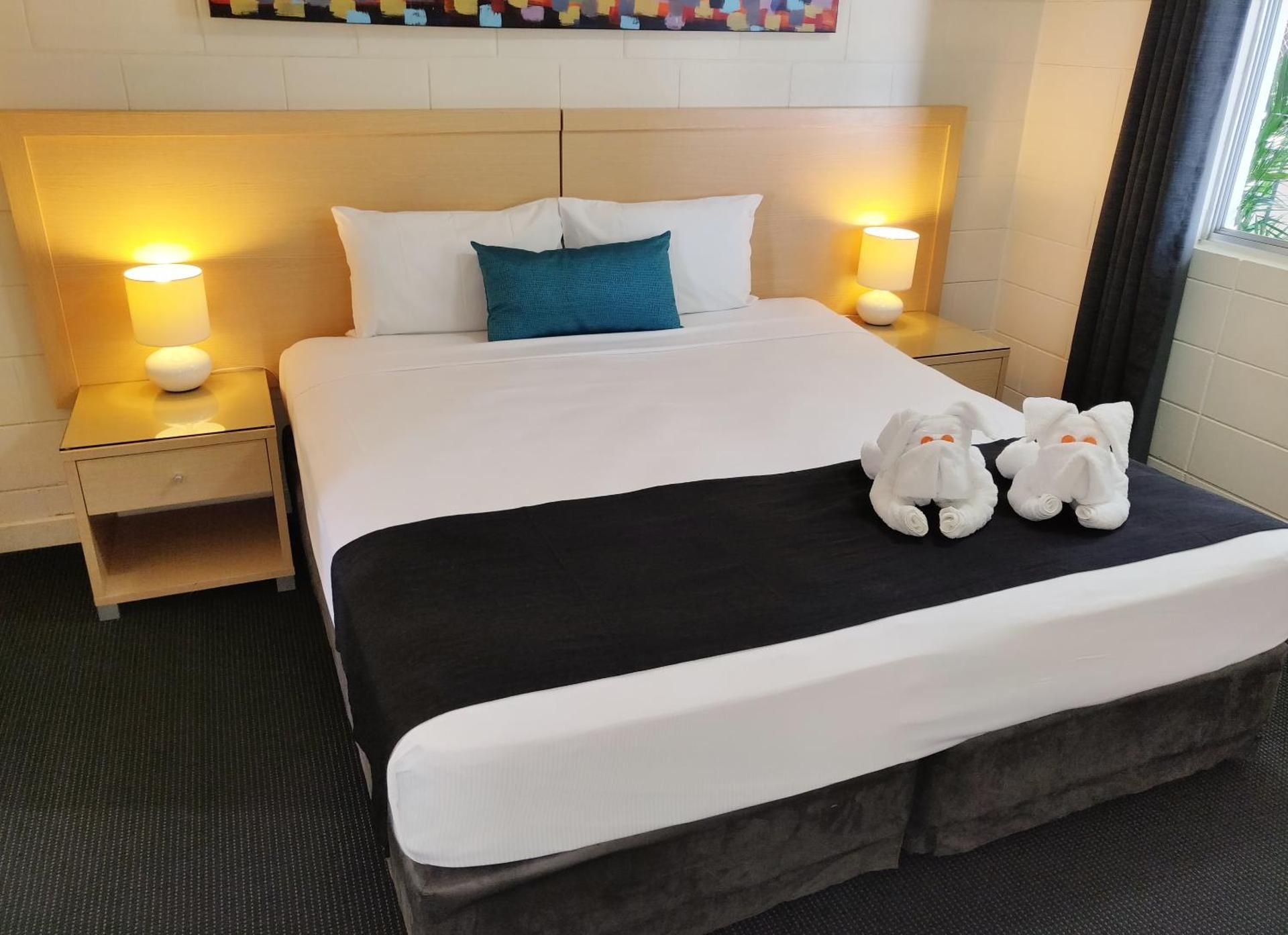 Coconut Grove Holiday Apartments (Pet Friendly) One-Bedroom Apartment with King Bed