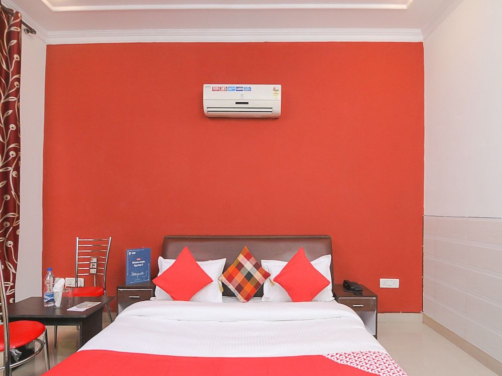 OYO 18851 Smart Signature Double or Twin Room 4