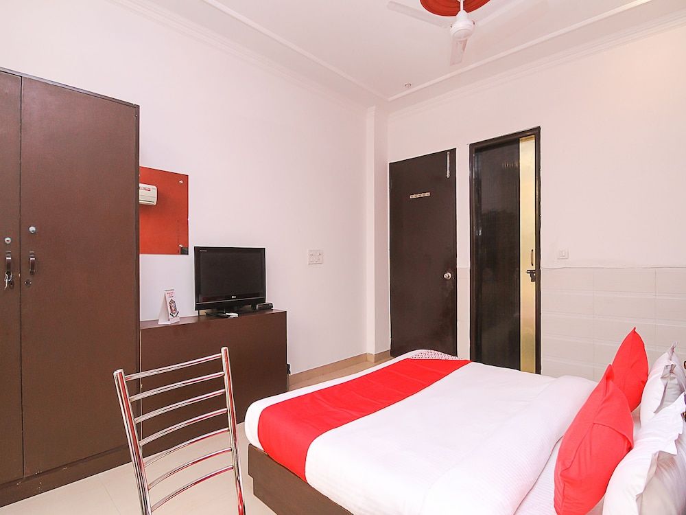 OYO 18851 Smart Signature Double or Twin Room 5