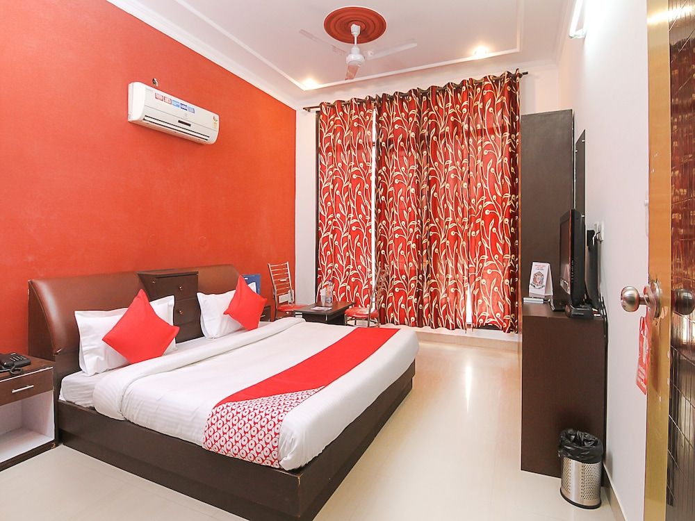 OYO 18851 Smart Signature Double or Twin Room 12