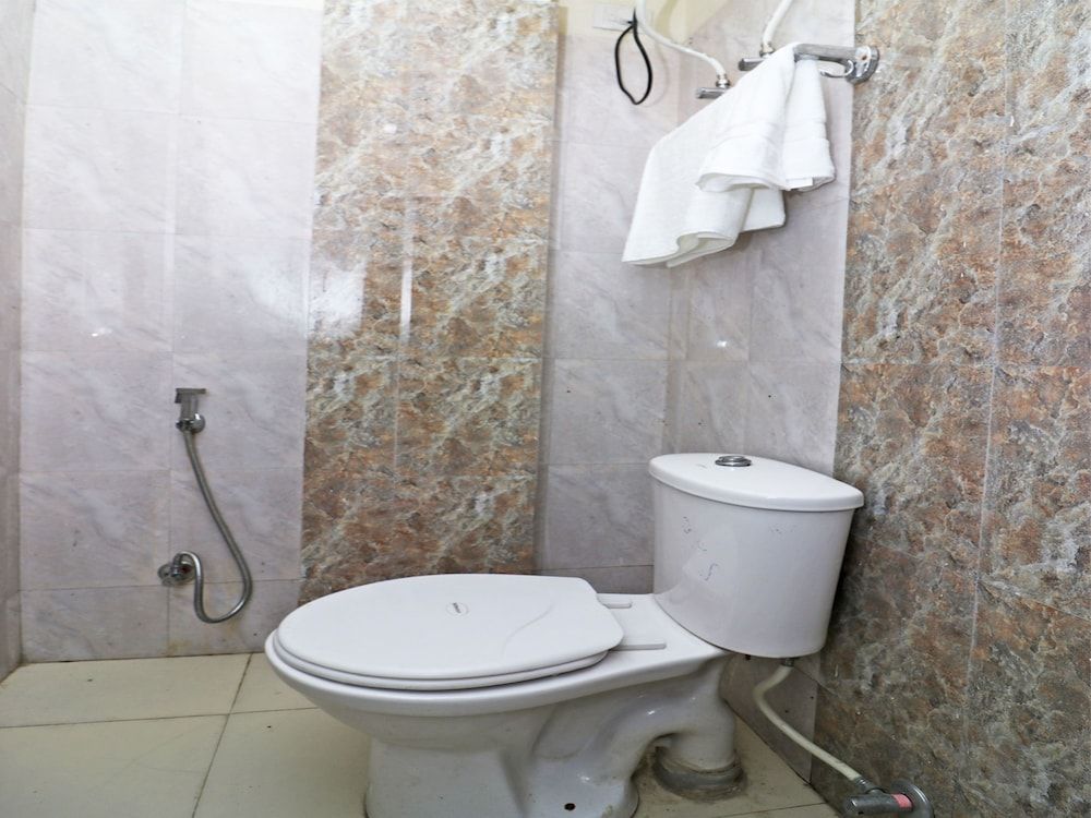 OYO 18851 Smart Signature Double or Twin Room 15