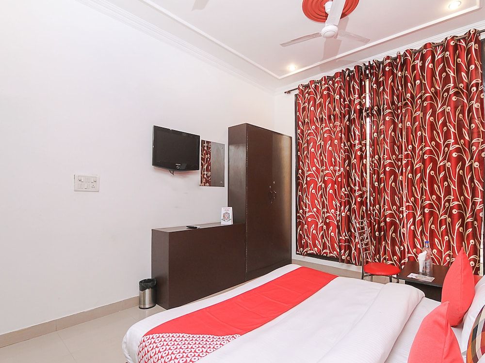 OYO 18851 Smart Signature Double or Twin Room 9