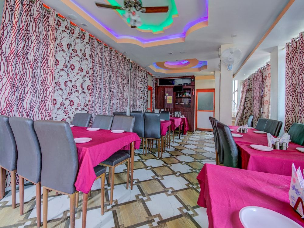 undefined OYO 18873 Hotel Comfort 3