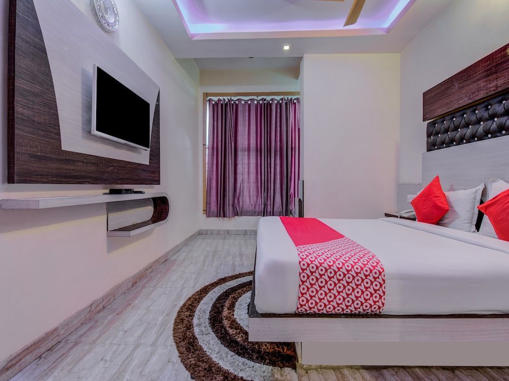 undefined OYO 18873 Hotel Comfort 9