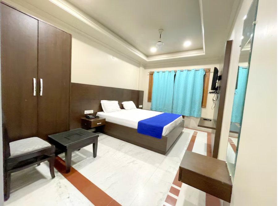 Hotel Elite New Deluxe AC Room 2