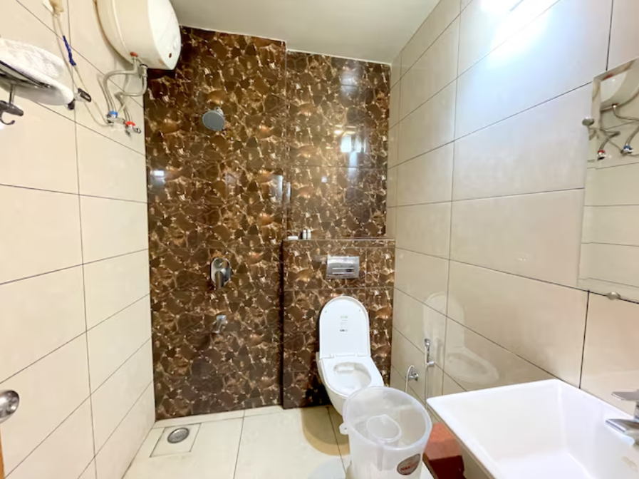 Hotel Elite New Deluxe AC Room 4