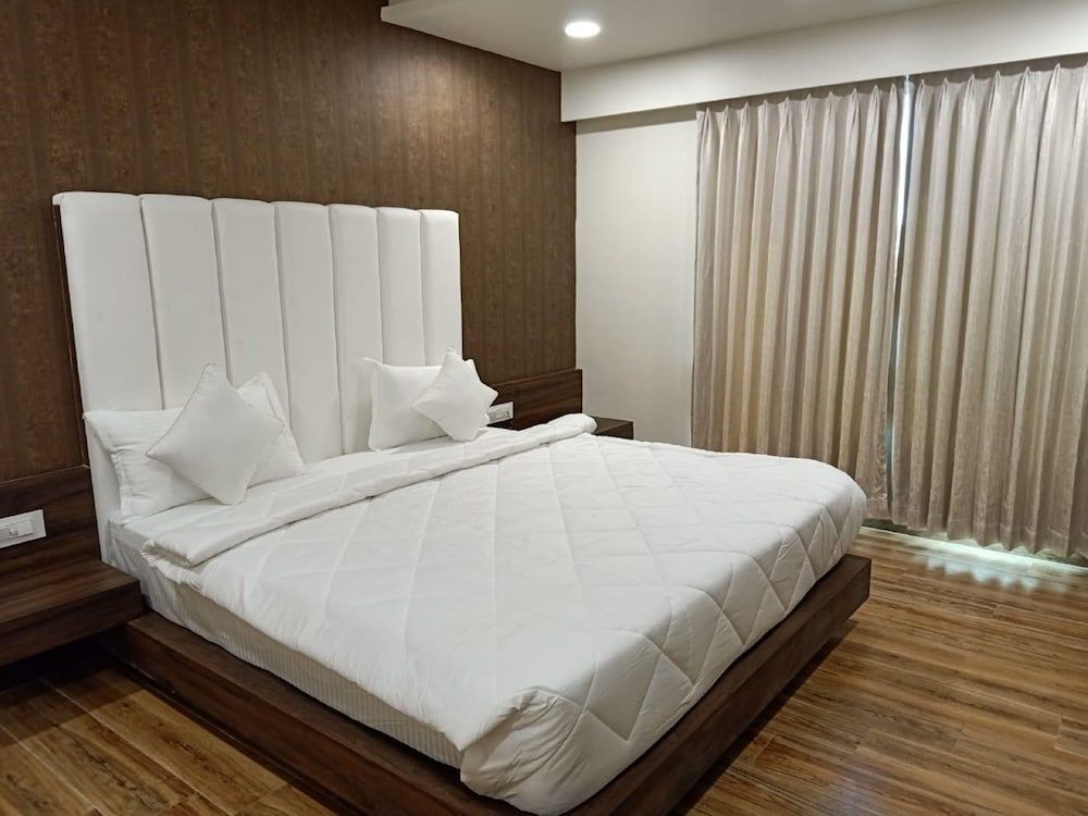 Hotel Pari, Dwarka Deluxe Double Room 2